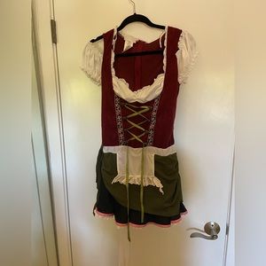 Oktoberfest women’s costume size large in EUC!